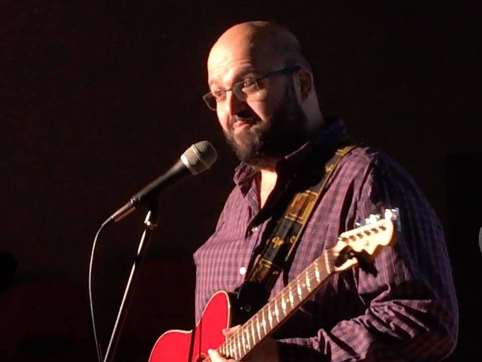 Ashley Frieze performing